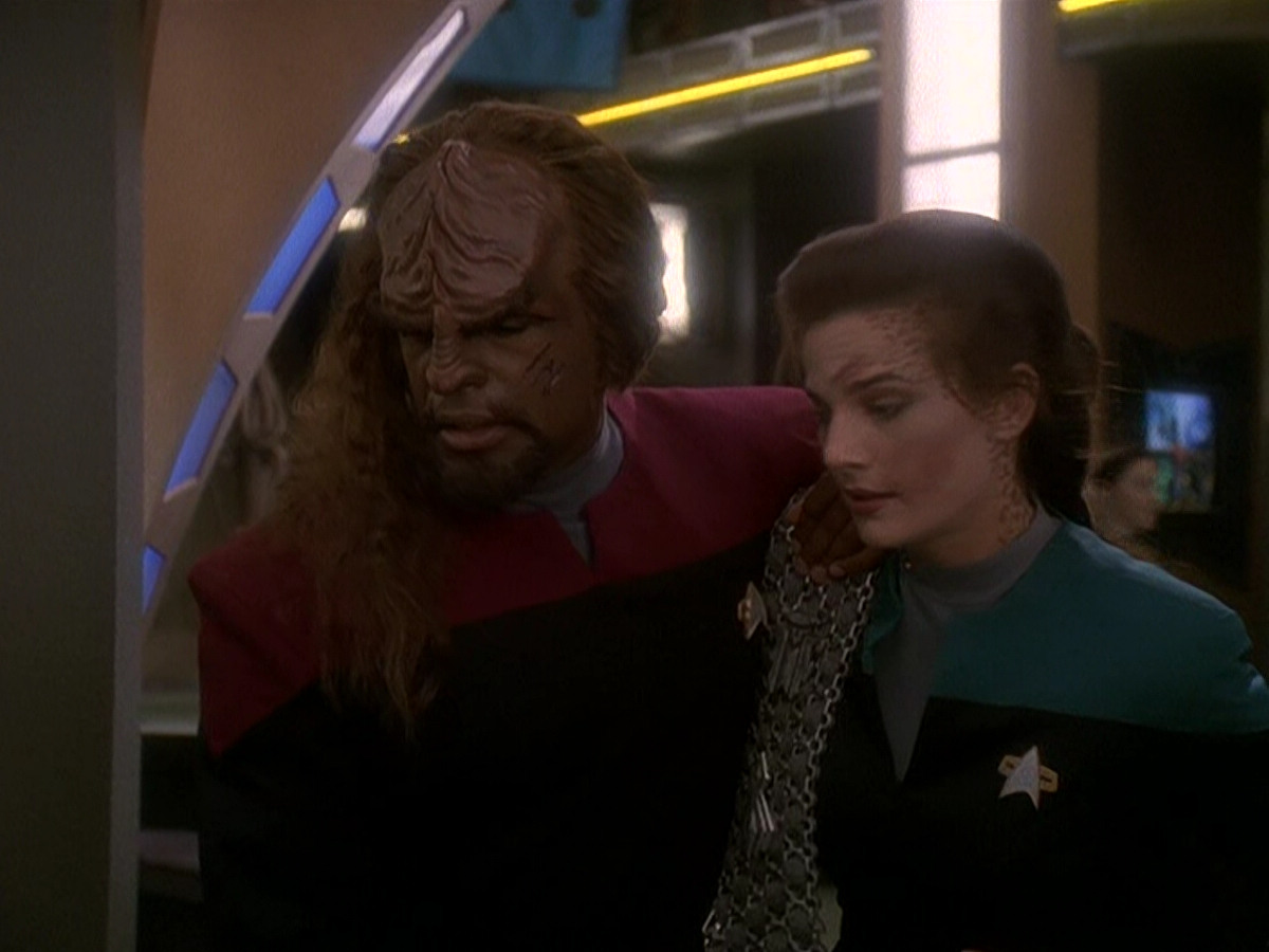extant_StarTrek_DS9_5x03-LookingForparMachInAllTheWrongPlaces_03630.jpg