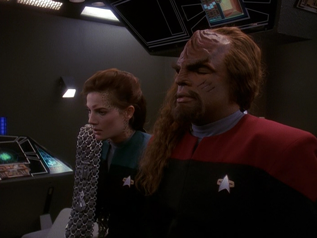 extant_StarTrek_DS9_5x03-LookingForparMachInAllTheWrongPlaces_03651.jpg