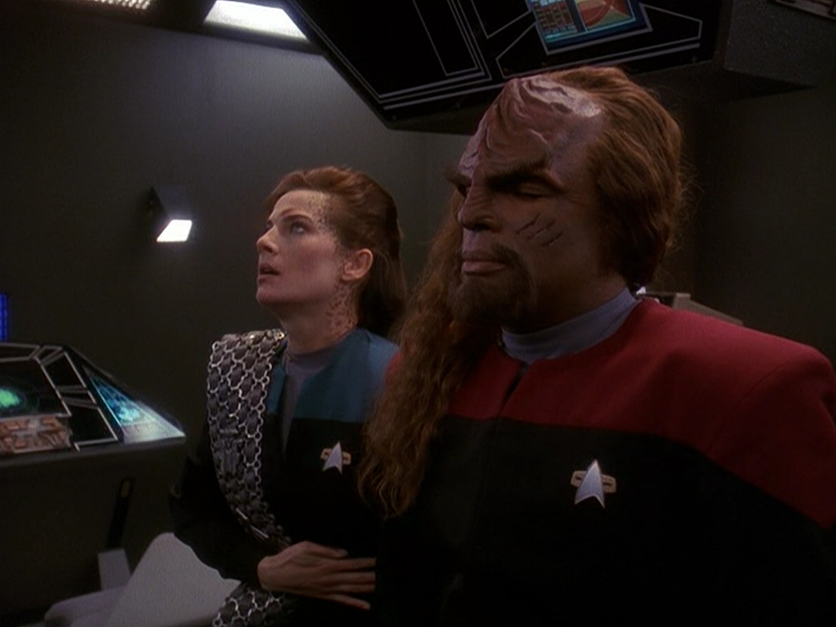 extant_StarTrek_DS9_5x03-LookingForparMachInAllTheWrongPlaces_03653.jpg