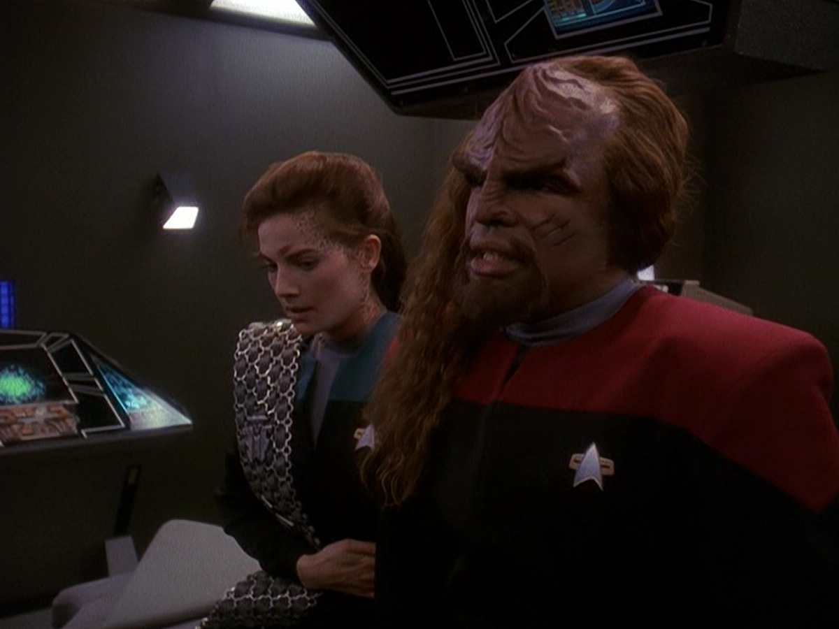 extant_StarTrek_DS9_5x03-LookingForparMachInAllTheWrongPlaces_03659.jpg