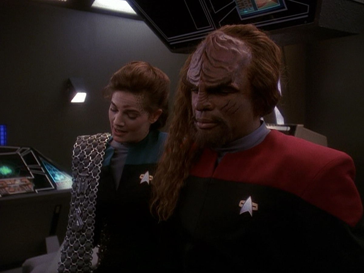 extant_StarTrek_DS9_5x03-LookingForparMachInAllTheWrongPlaces_03673.jpg