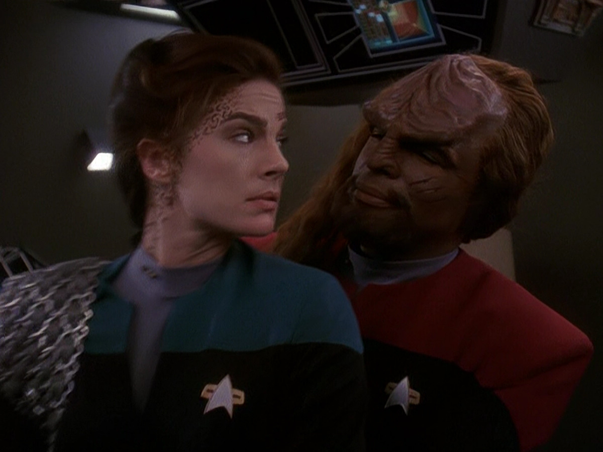 extant_StarTrek_DS9_5x03-LookingForparMachInAllTheWrongPlaces_03736.jpg