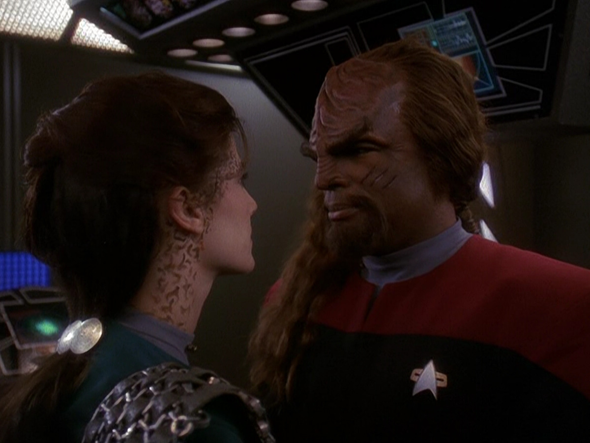 extant_StarTrek_DS9_5x03-LookingForparMachInAllTheWrongPlaces_03740.jpg