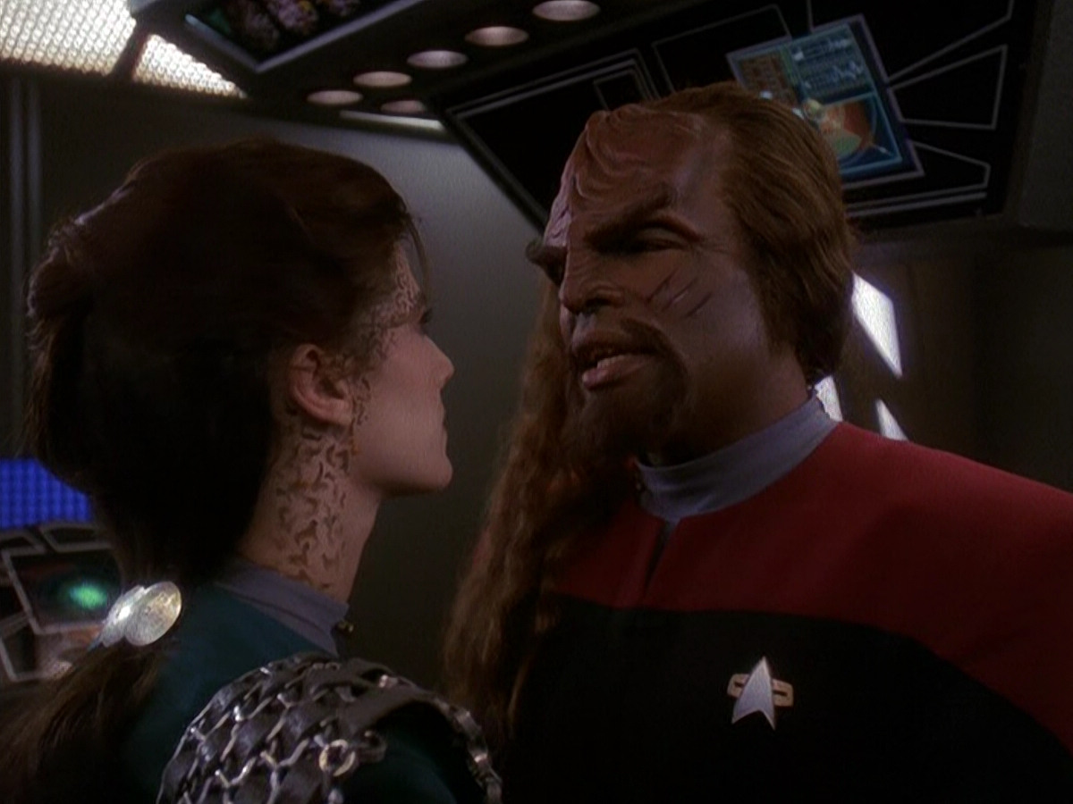 extant_StarTrek_DS9_5x03-LookingForparMachInAllTheWrongPlaces_03741.jpg