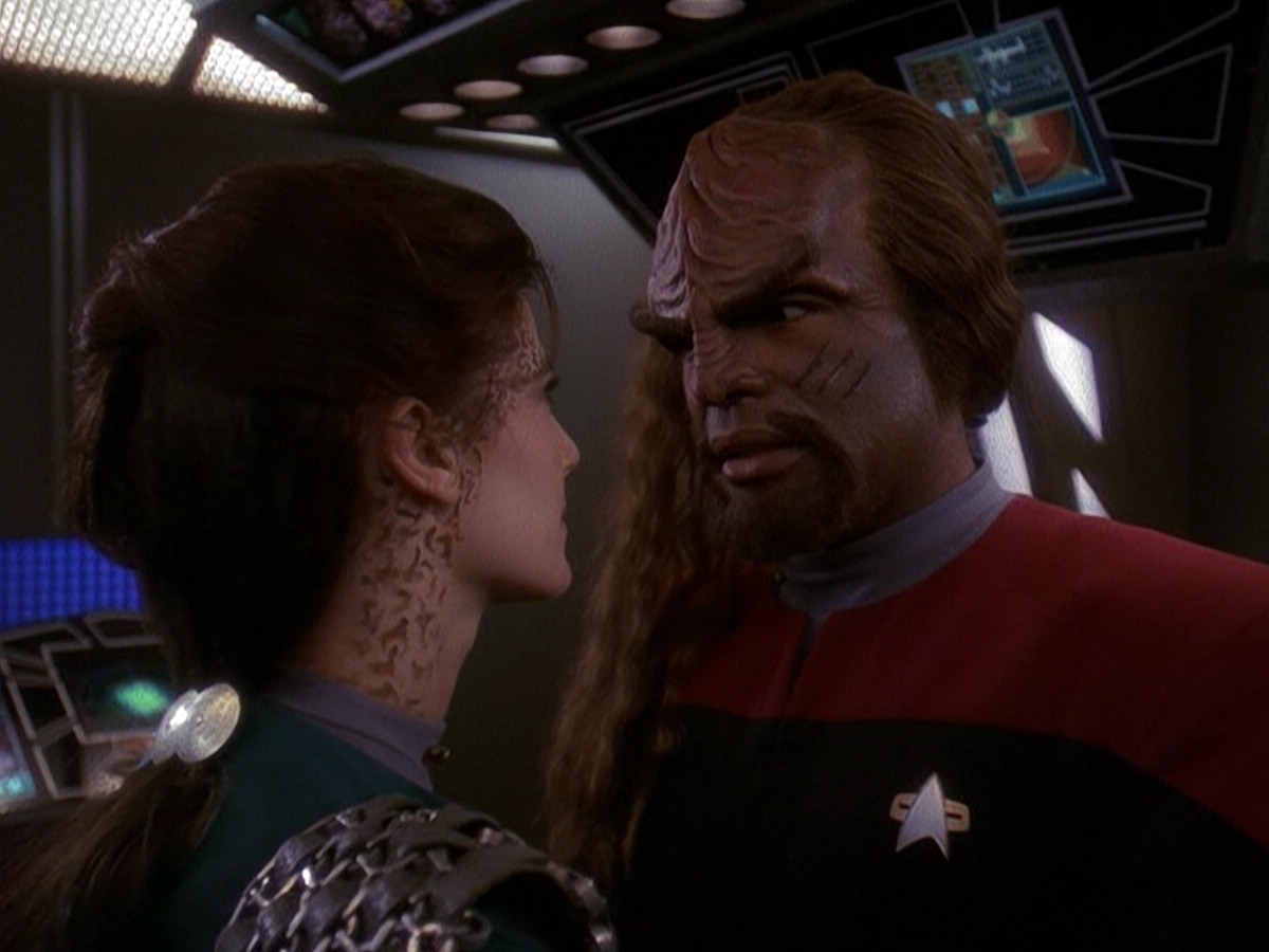 extant_StarTrek_DS9_5x03-LookingForparMachInAllTheWrongPlaces_03745.jpg