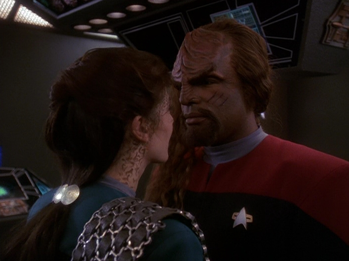 extant_StarTrek_DS9_5x03-LookingForparMachInAllTheWrongPlaces_03756.jpg