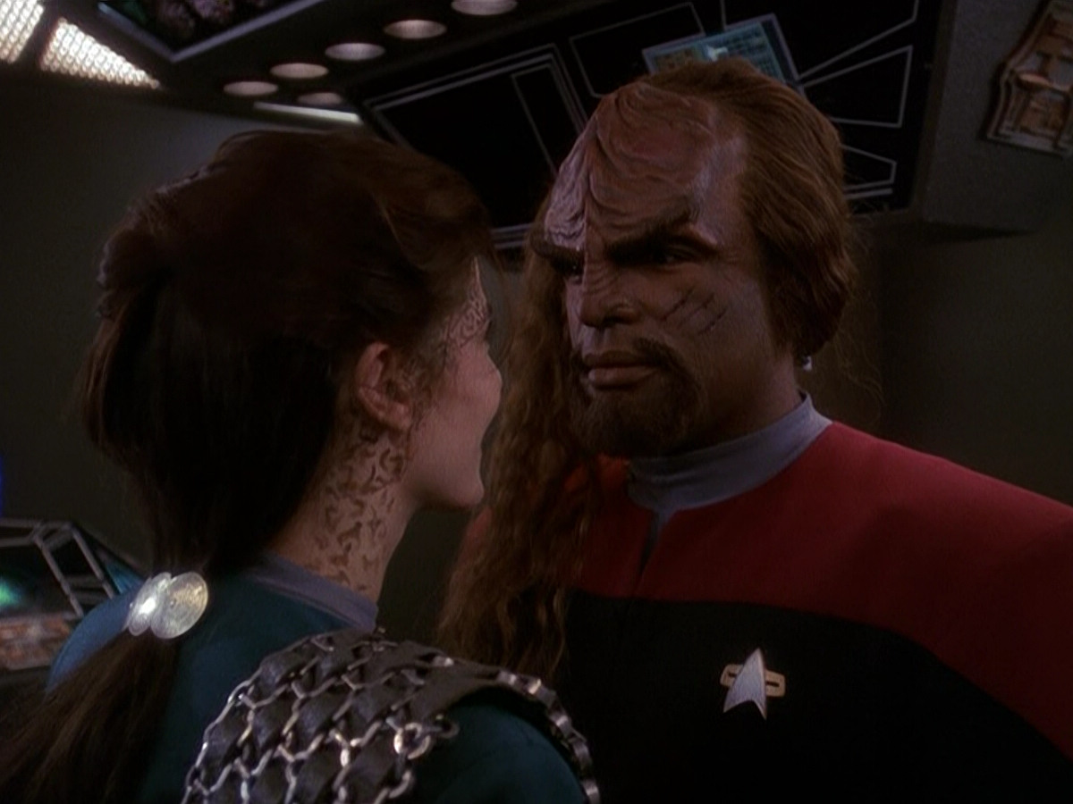 extant_StarTrek_DS9_5x03-LookingForparMachInAllTheWrongPlaces_03758.jpg