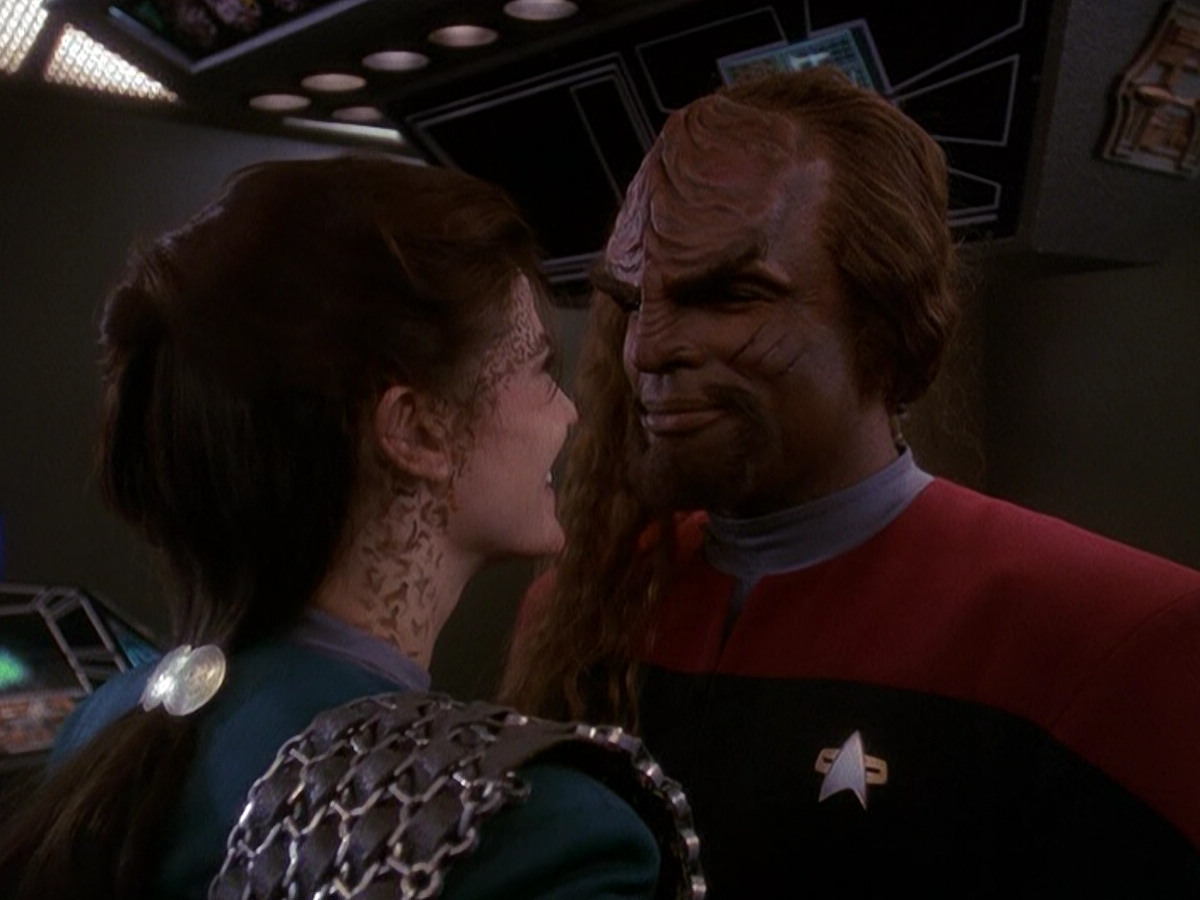 extant_StarTrek_DS9_5x03-LookingForparMachInAllTheWrongPlaces_03760.jpg