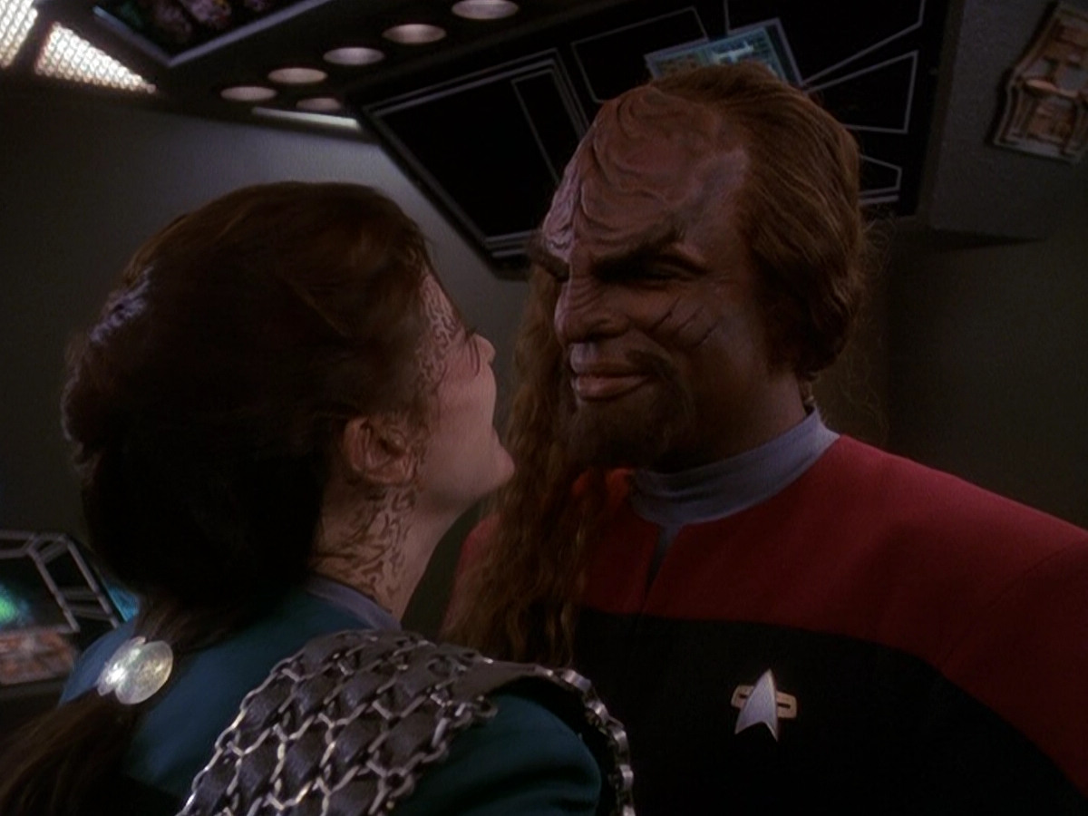 extant_StarTrek_DS9_5x03-LookingForparMachInAllTheWrongPlaces_03761.jpg