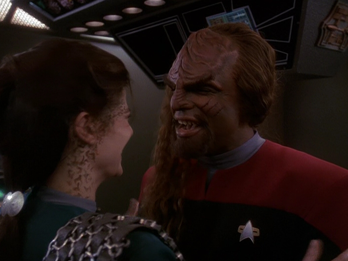 extant_StarTrek_DS9_5x03-LookingForparMachInAllTheWrongPlaces_03764.jpg