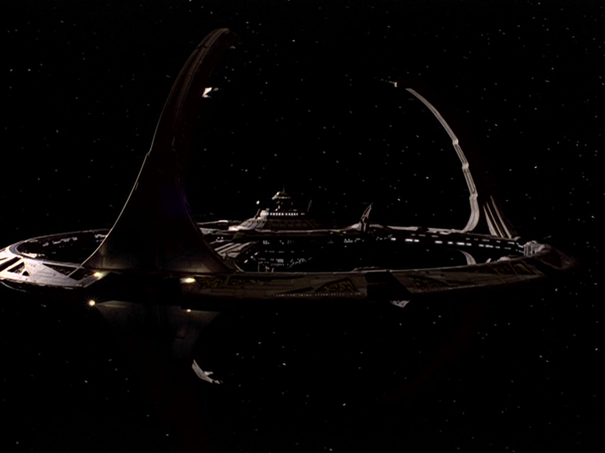 extant_StarTrek_DS9_5x03-LookingForparMachInAllTheWrongPlaces_03769.jpg