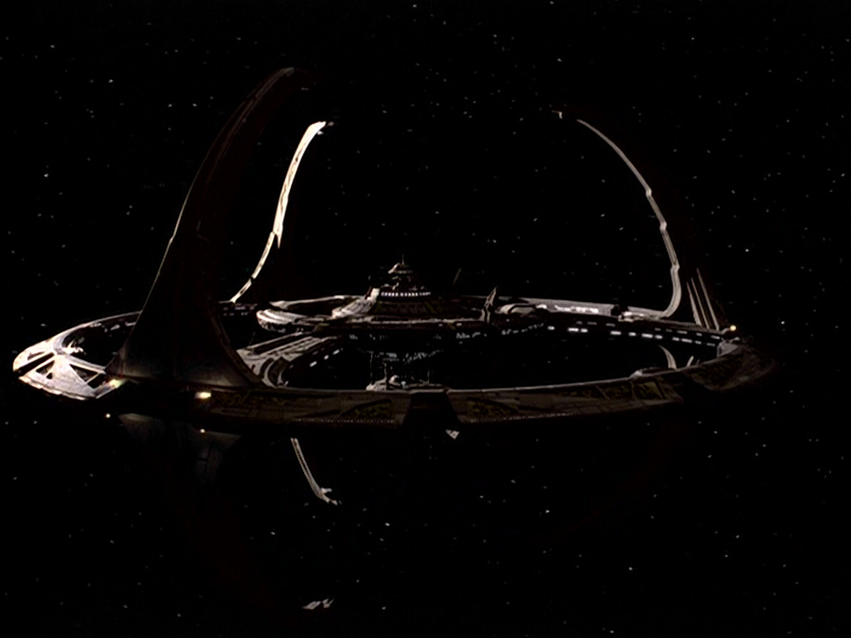 extant_StarTrek_DS9_5x03-LookingForparMachInAllTheWrongPlaces_03773.jpg