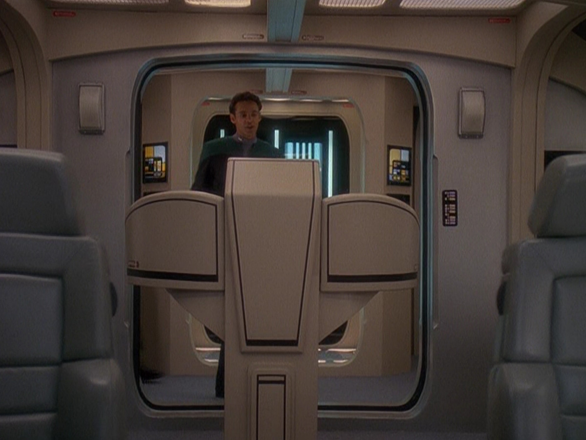 extant_StarTrek_DS9_5x04-NorTheBattleToTheStrong_00011.jpg