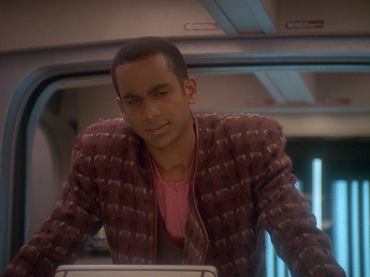 extant_StarTrek_DS9_5x04-NorTheBattleToTheStrong_00034.jpg