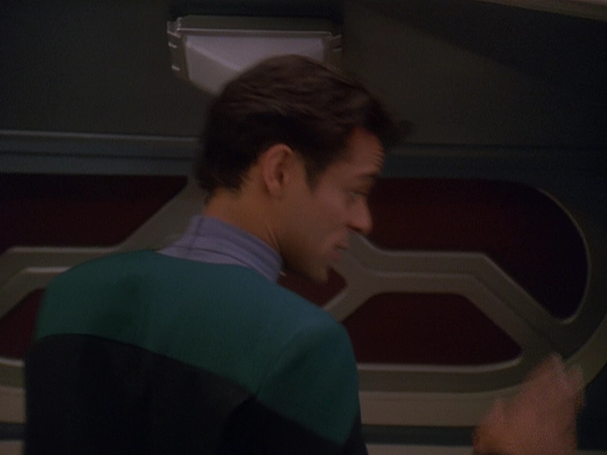 extant_StarTrek_DS9_5x04-NorTheBattleToTheStrong_00115.jpg