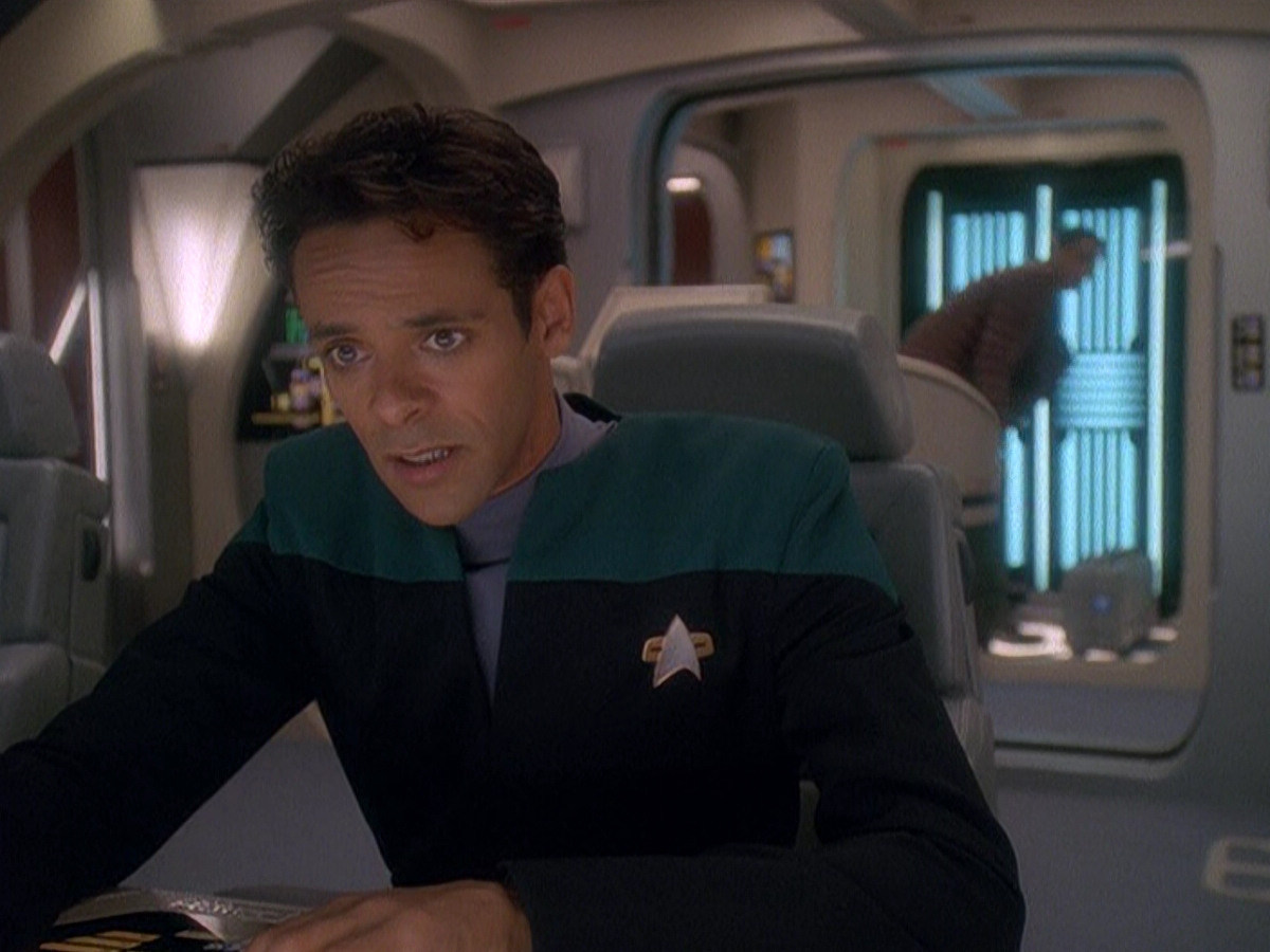 extant_StarTrek_DS9_5x04-NorTheBattleToTheStrong_00611.jpg