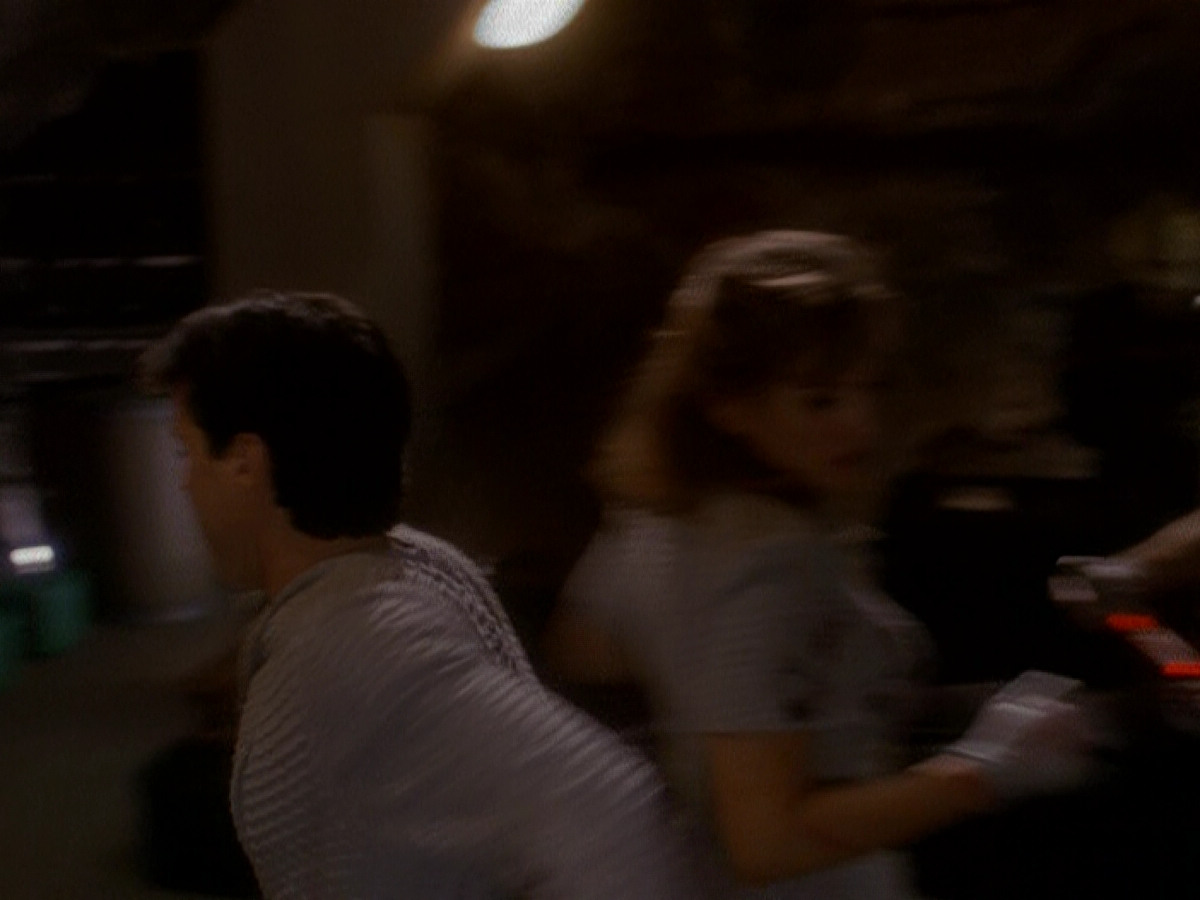 extant_StarTrek_DS9_5x04-NorTheBattleToTheStrong_00678.jpg