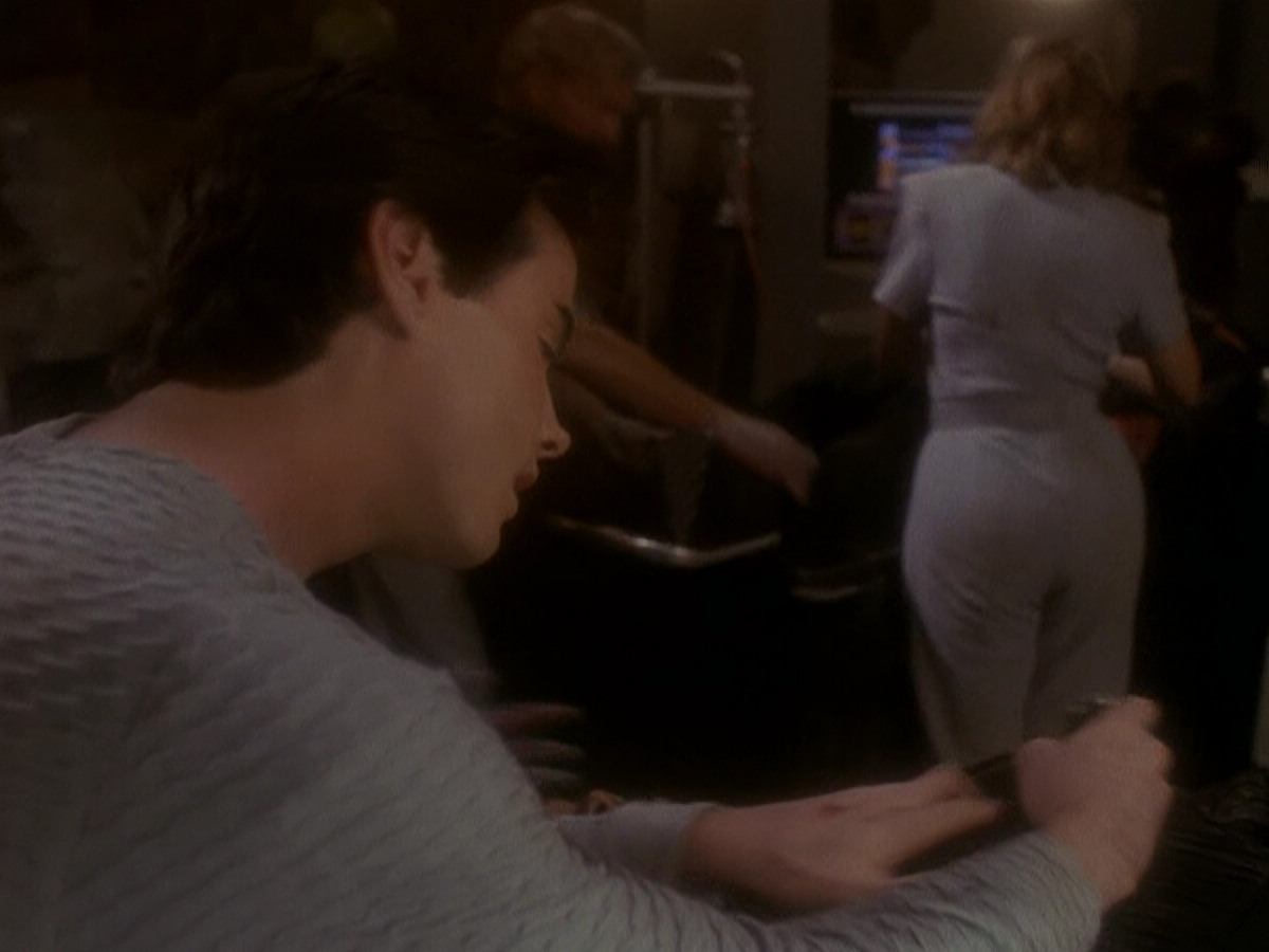 extant_StarTrek_DS9_5x04-NorTheBattleToTheStrong_00687.jpg