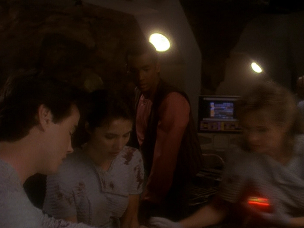 extant_StarTrek_DS9_5x04-NorTheBattleToTheStrong_00695.jpg