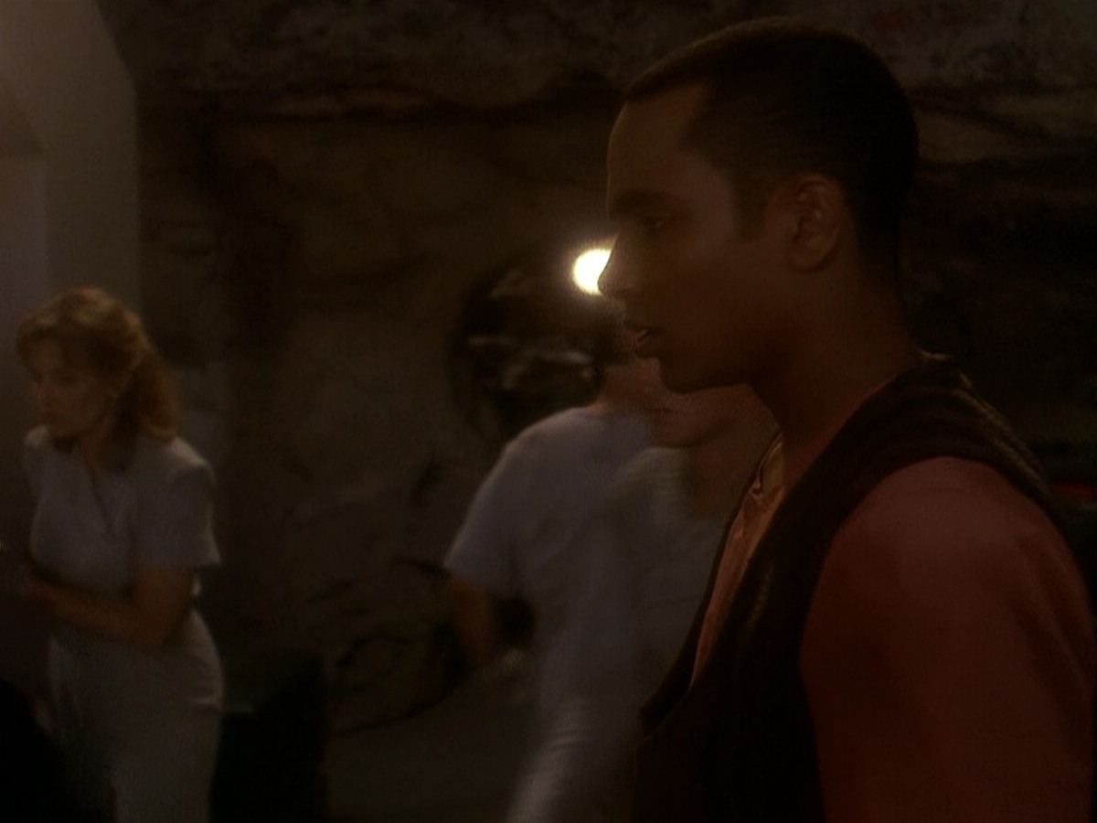 extant_StarTrek_DS9_5x04-NorTheBattleToTheStrong_00711.jpg
