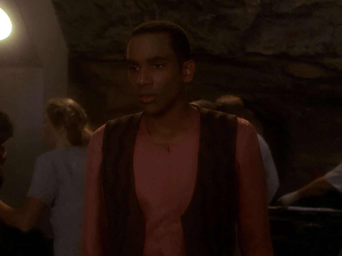 extant_StarTrek_DS9_5x04-NorTheBattleToTheStrong_00716.jpg