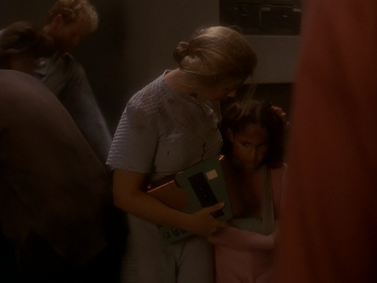 extant_StarTrek_DS9_5x04-NorTheBattleToTheStrong_00718.jpg