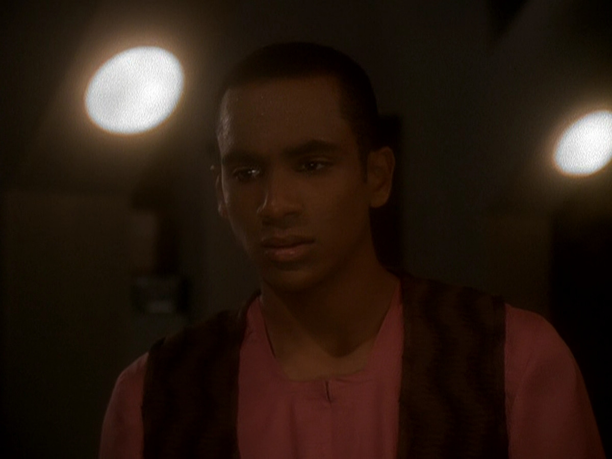 extant_StarTrek_DS9_5x04-NorTheBattleToTheStrong_00727.jpg