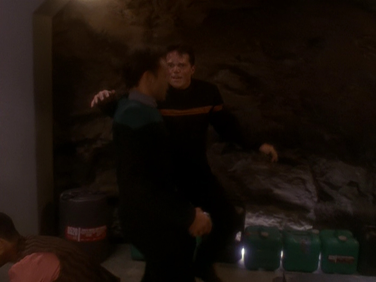 extant_StarTrek_DS9_5x04-NorTheBattleToTheStrong_00739.jpg
