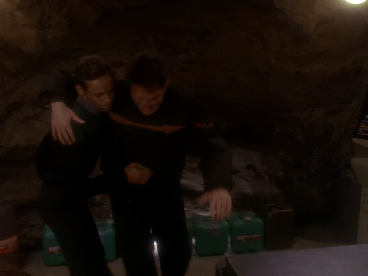 extant_StarTrek_DS9_5x04-NorTheBattleToTheStrong_00740.jpg