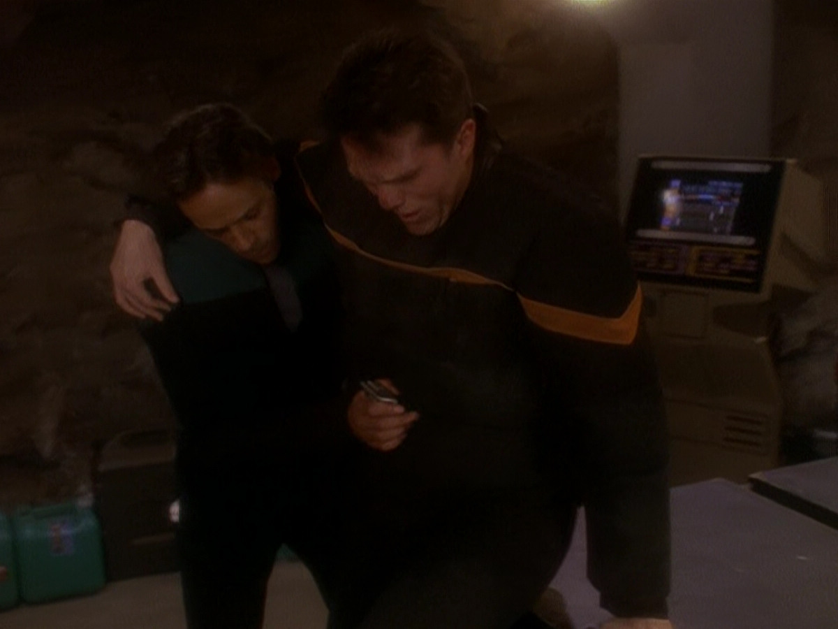 extant_StarTrek_DS9_5x04-NorTheBattleToTheStrong_00742.jpg