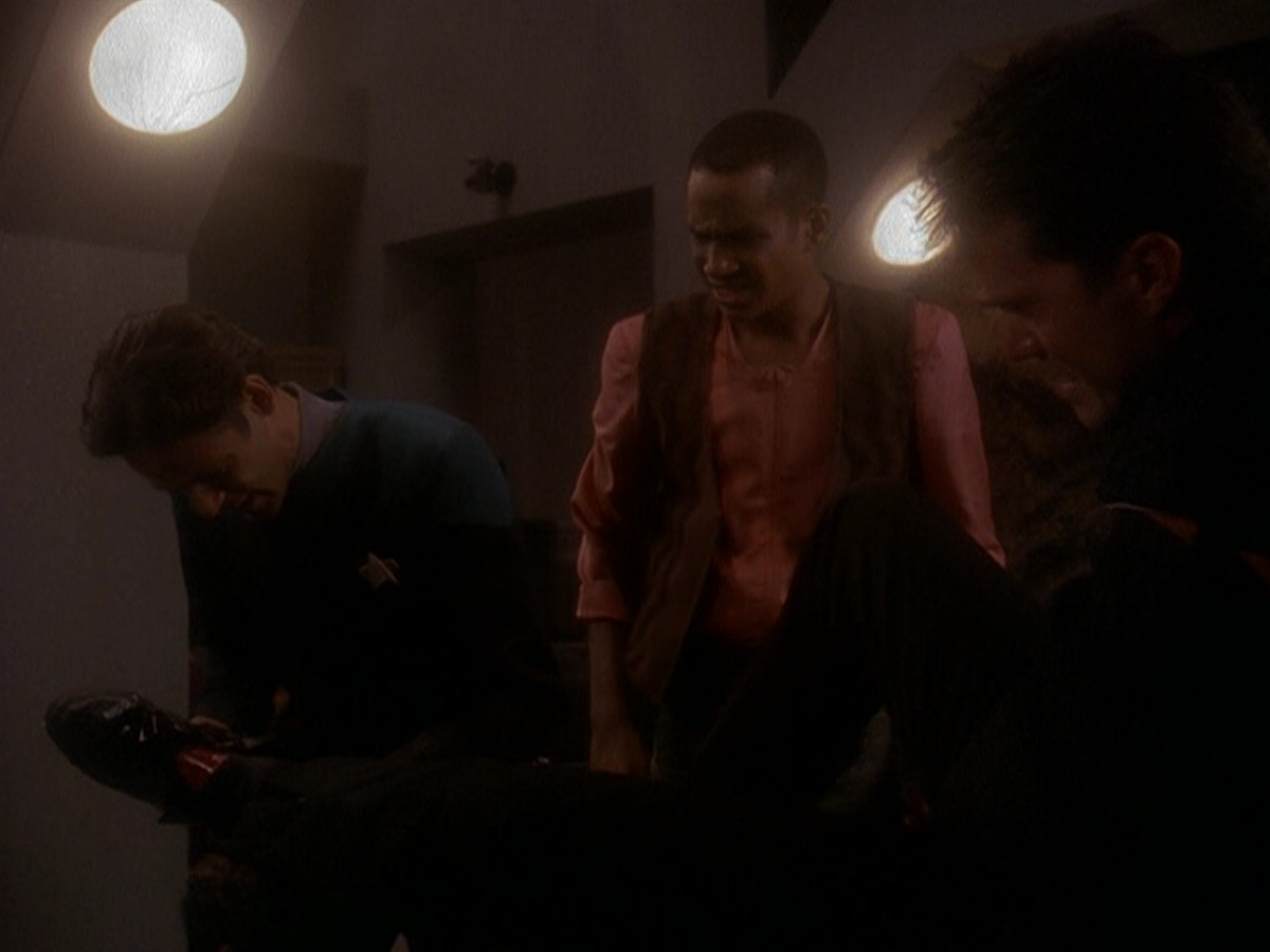 extant_StarTrek_DS9_5x04-NorTheBattleToTheStrong_00780.jpg