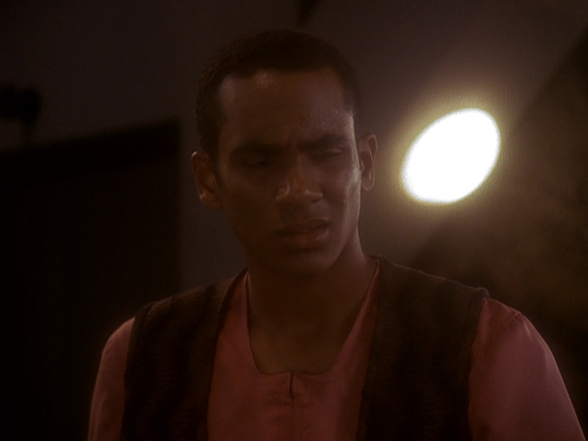 extant_StarTrek_DS9_5x04-NorTheBattleToTheStrong_00790.jpg