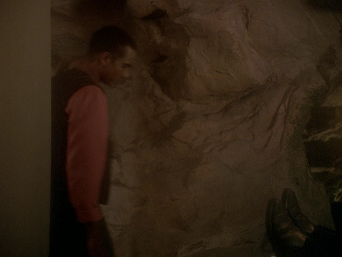 extant_StarTrek_DS9_5x04-NorTheBattleToTheStrong_00895.jpg