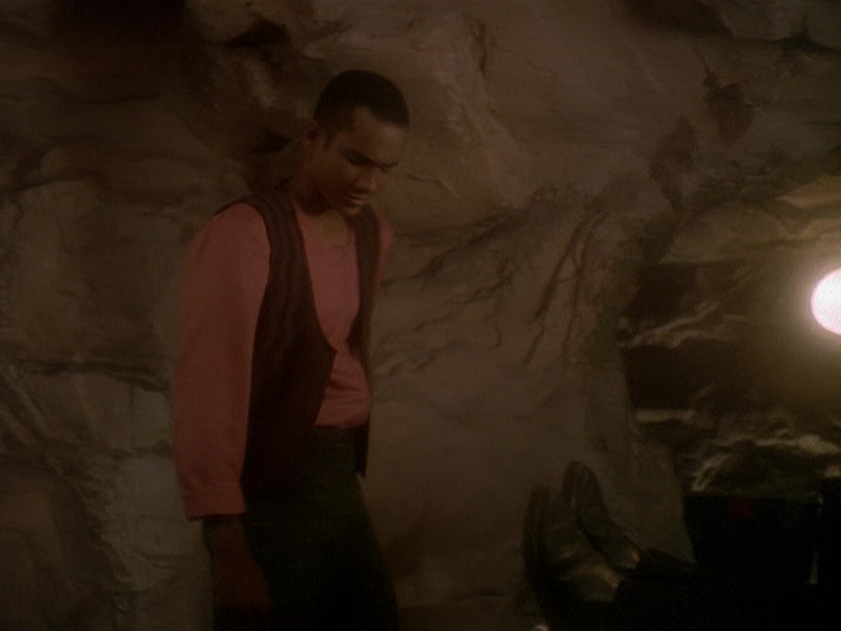 extant_StarTrek_DS9_5x04-NorTheBattleToTheStrong_00896.jpg