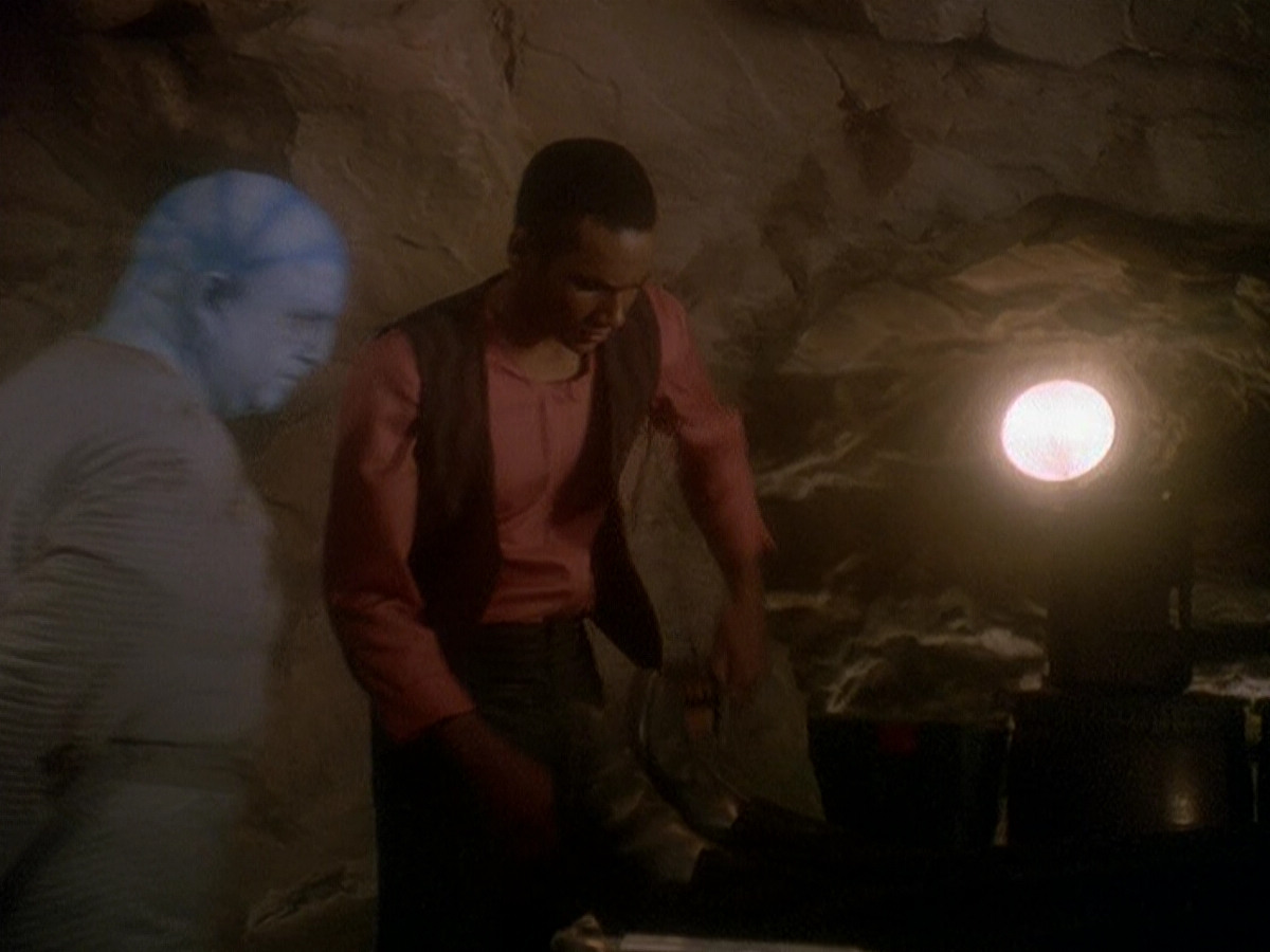 extant_StarTrek_DS9_5x04-NorTheBattleToTheStrong_00898.jpg