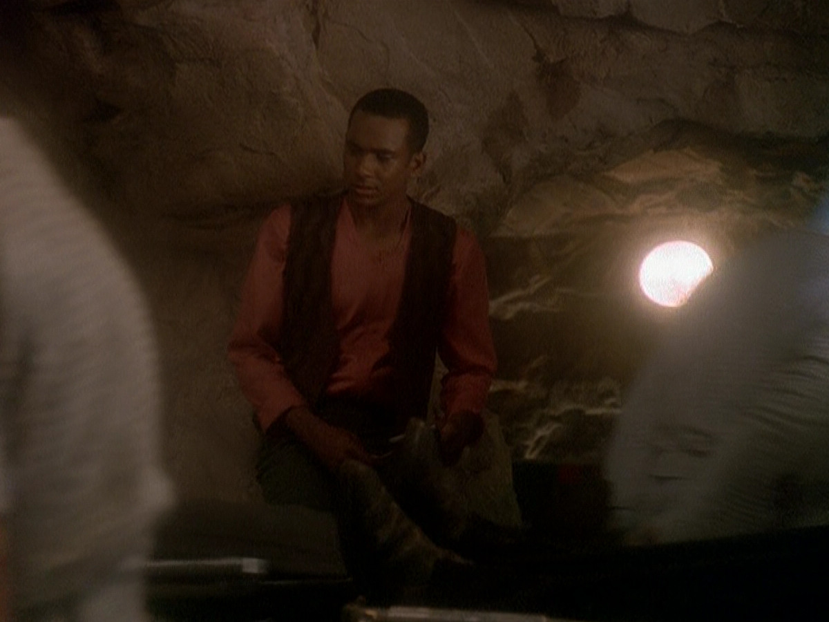 extant_StarTrek_DS9_5x04-NorTheBattleToTheStrong_00900.jpg