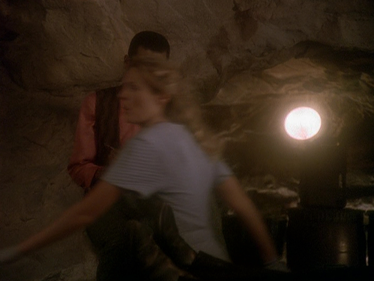 extant_StarTrek_DS9_5x04-NorTheBattleToTheStrong_00906.jpg