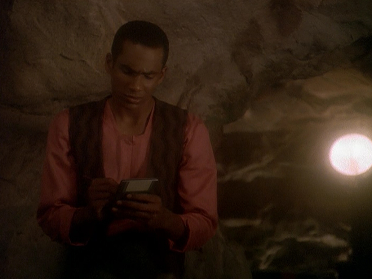 extant_StarTrek_DS9_5x04-NorTheBattleToTheStrong_00913.jpg