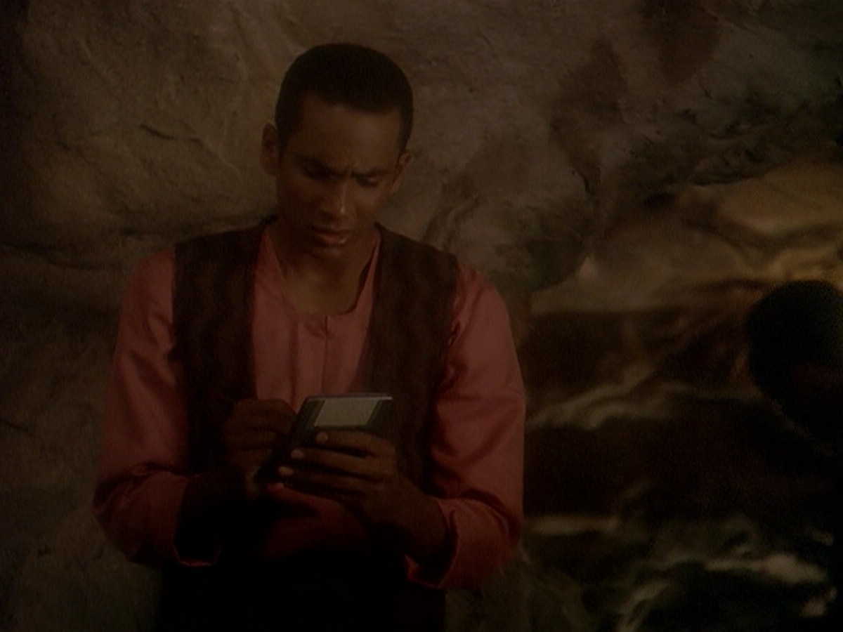 extant_StarTrek_DS9_5x04-NorTheBattleToTheStrong_00914.jpg