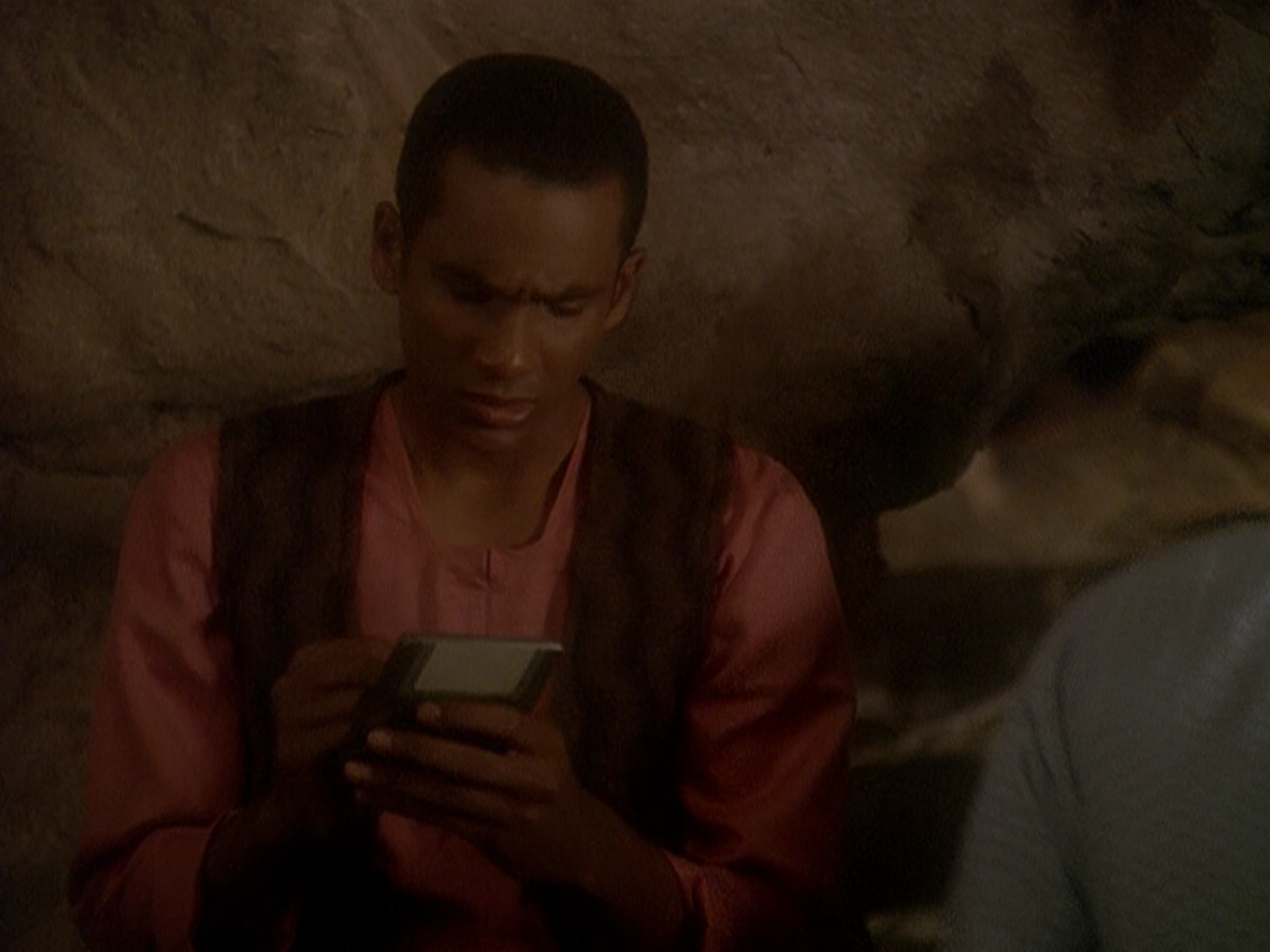 extant_StarTrek_DS9_5x04-NorTheBattleToTheStrong_00918.jpg