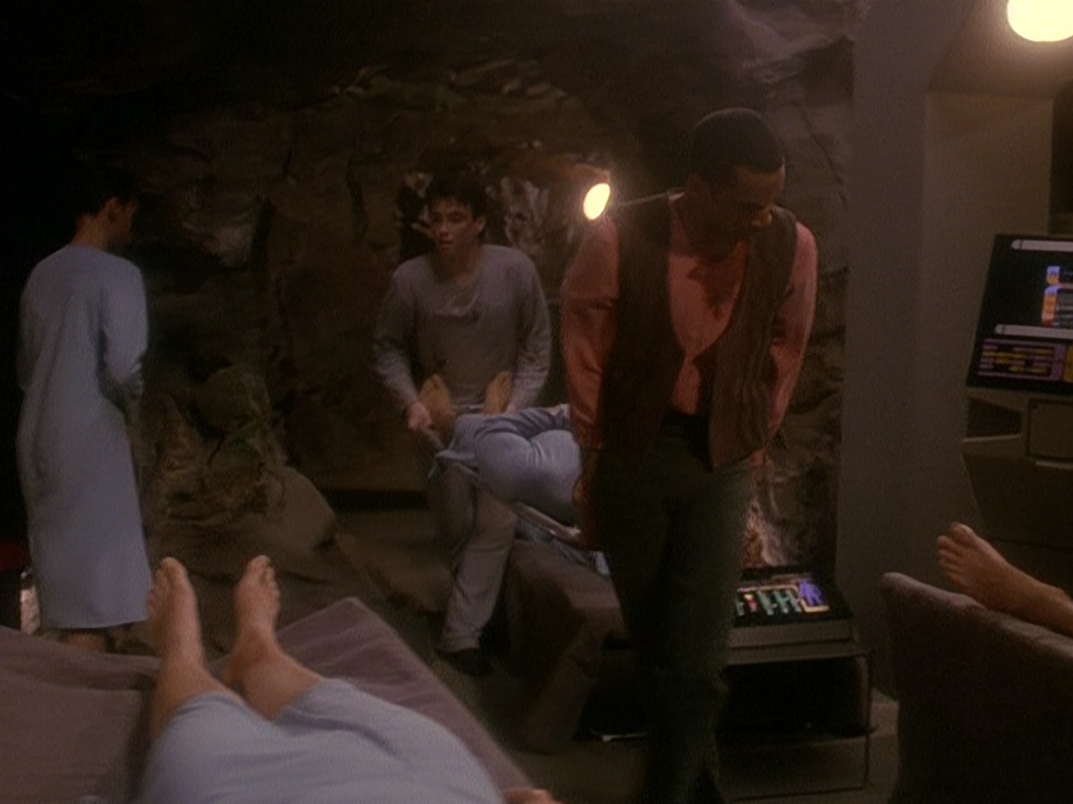 extant_StarTrek_DS9_5x04-NorTheBattleToTheStrong_00971.jpg