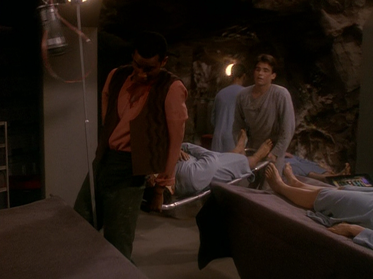 extant_StarTrek_DS9_5x04-NorTheBattleToTheStrong_00975.jpg