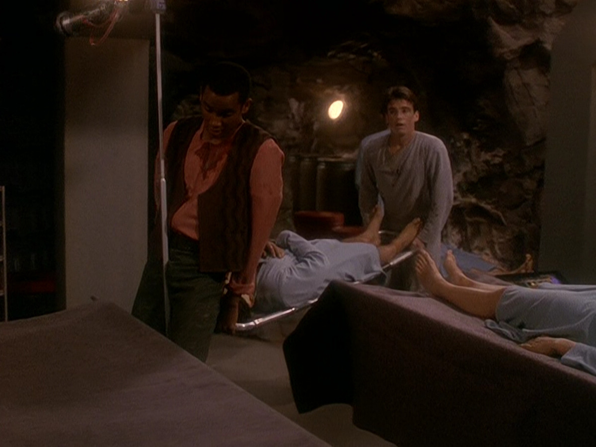 extant_StarTrek_DS9_5x04-NorTheBattleToTheStrong_00976.jpg