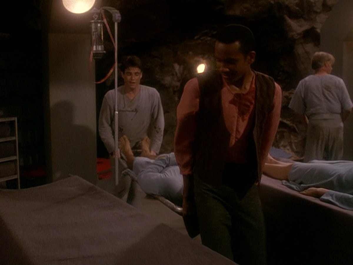 extant_StarTrek_DS9_5x04-NorTheBattleToTheStrong_00980.jpg