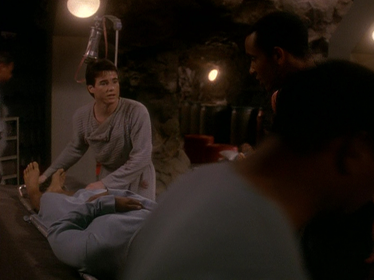 extant_StarTrek_DS9_5x04-NorTheBattleToTheStrong_00989.jpg
