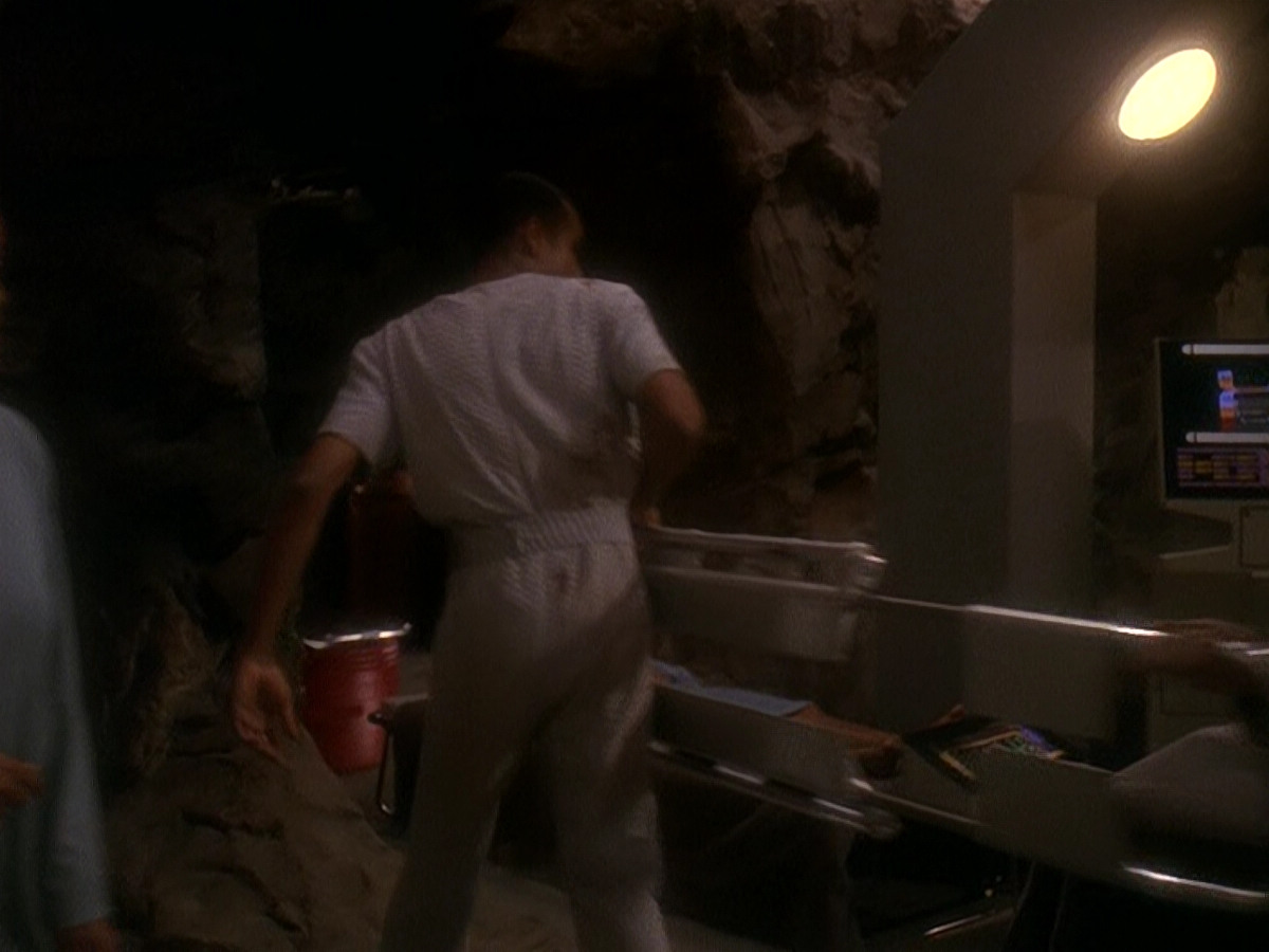 extant_StarTrek_DS9_5x04-NorTheBattleToTheStrong_01052.jpg