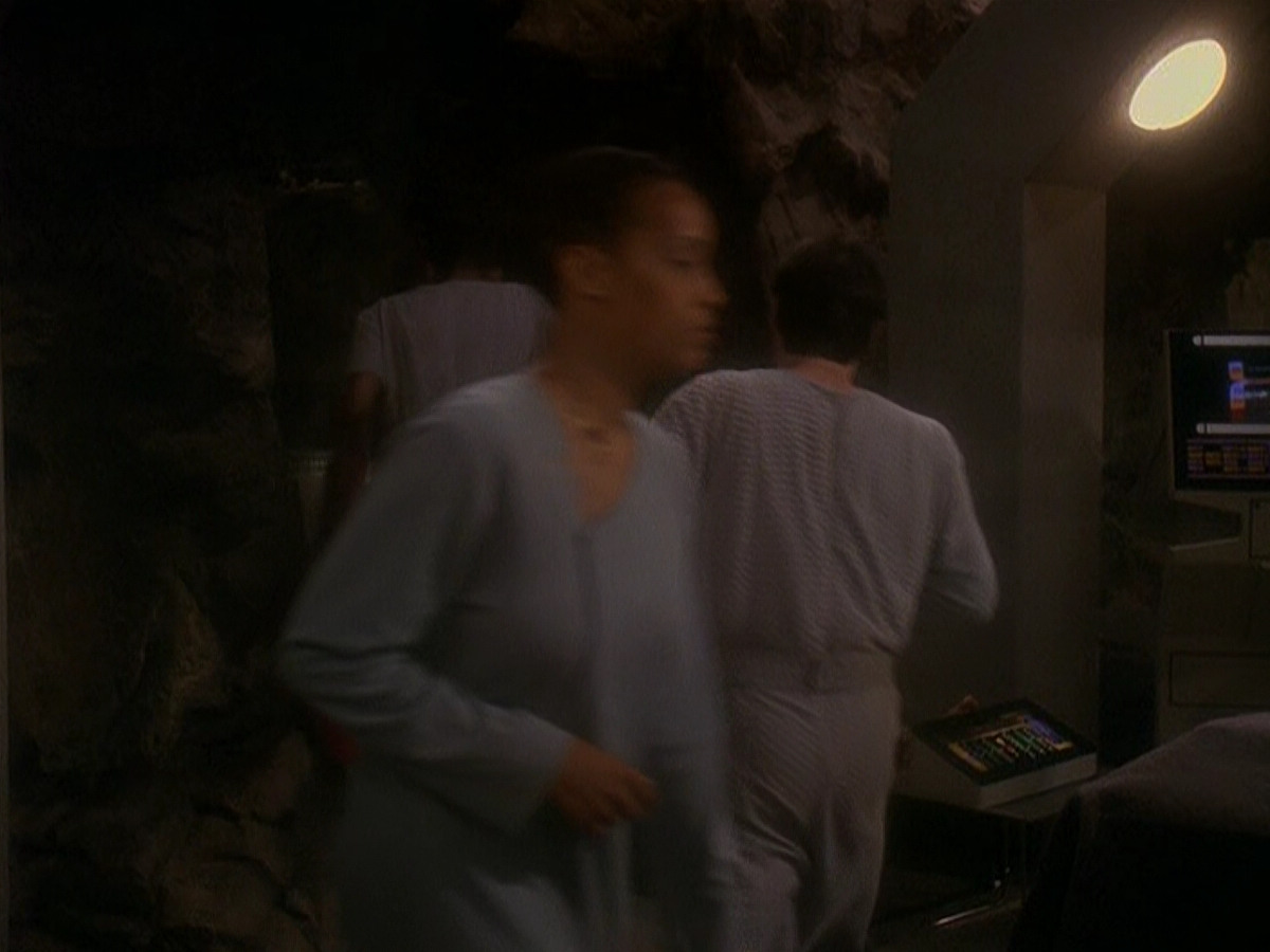 extant_StarTrek_DS9_5x04-NorTheBattleToTheStrong_01053.jpg