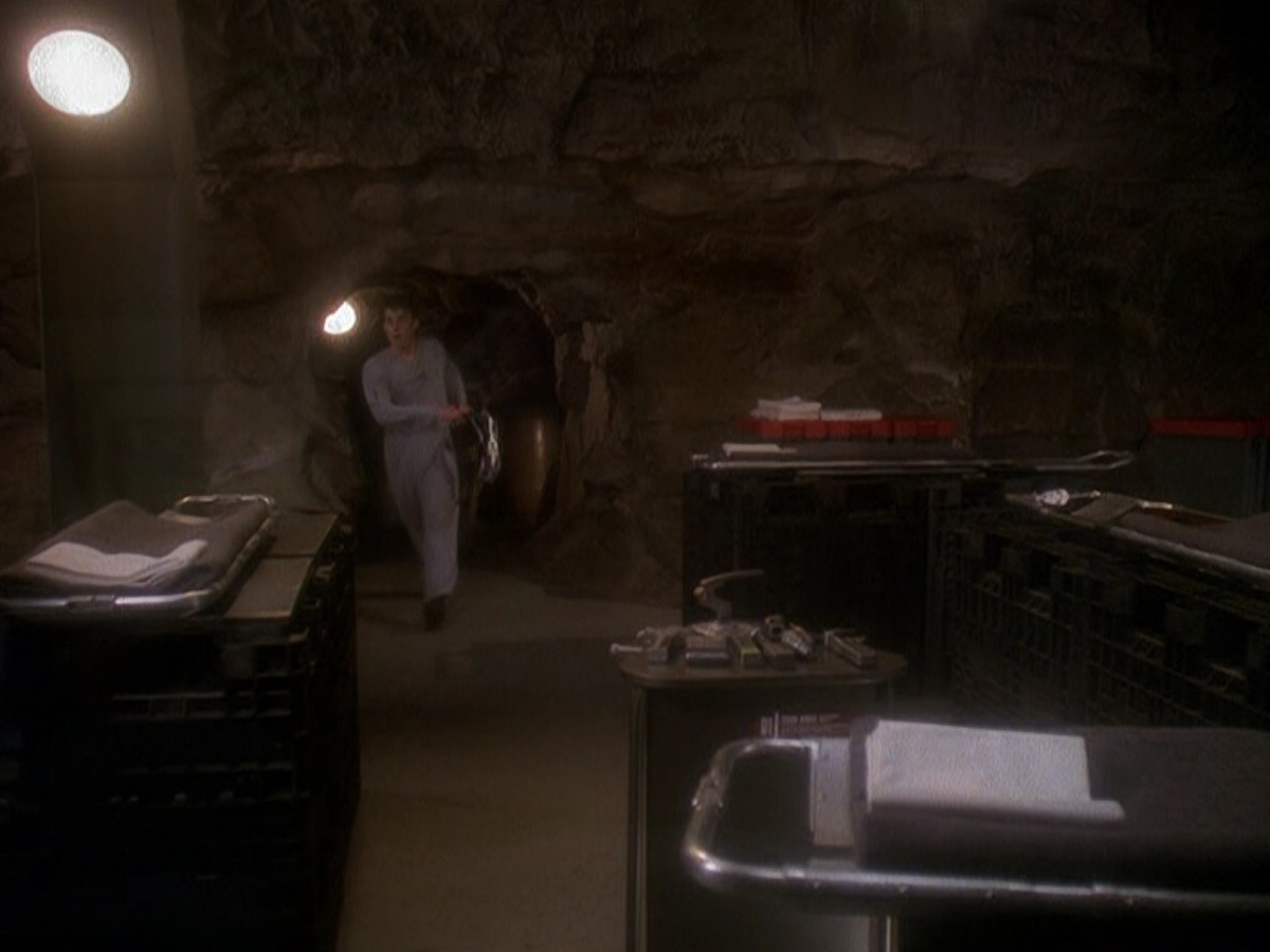 extant_StarTrek_DS9_5x04-NorTheBattleToTheStrong_01081.jpg