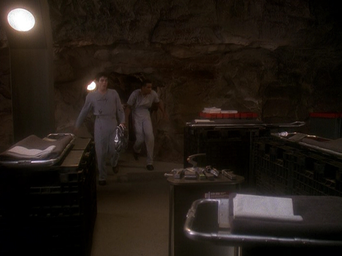 extant_StarTrek_DS9_5x04-NorTheBattleToTheStrong_01082.jpg
