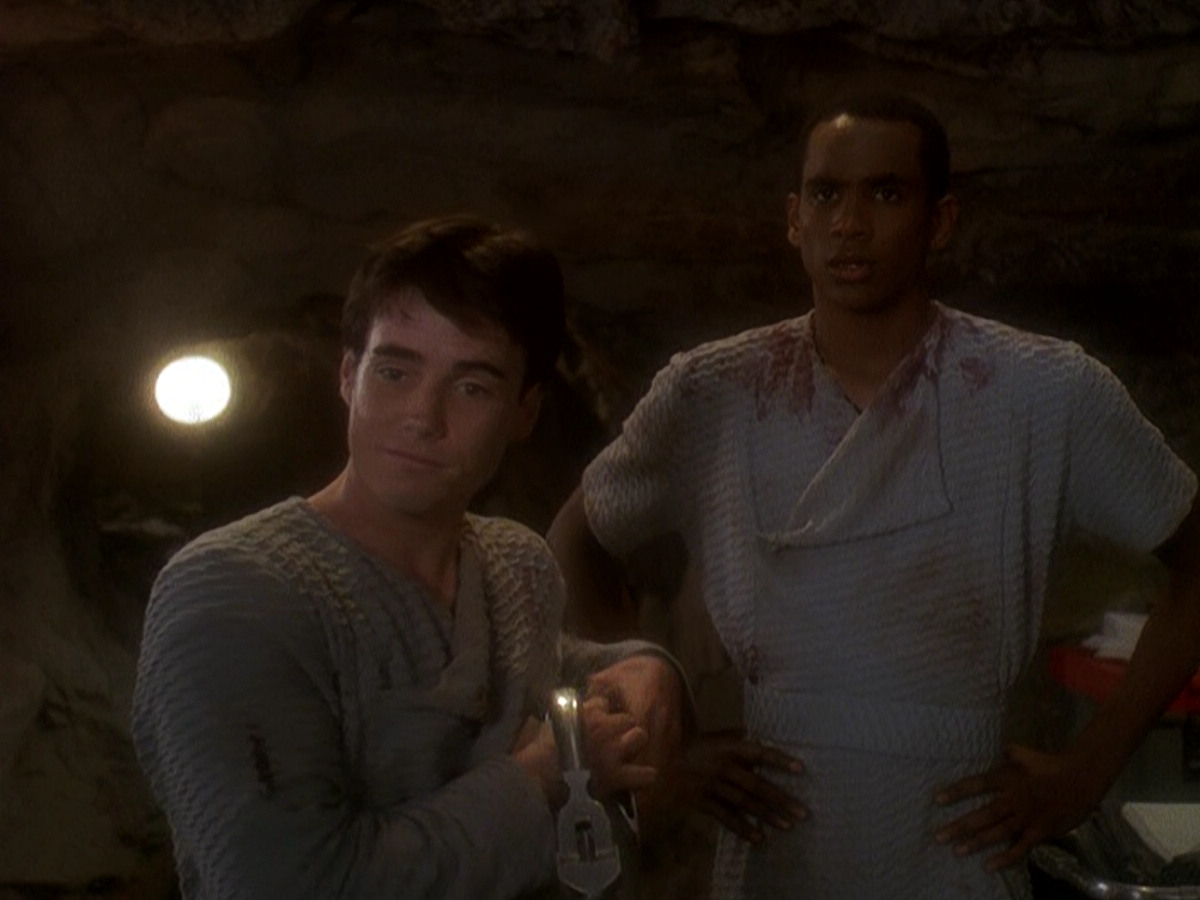 extant_StarTrek_DS9_5x04-NorTheBattleToTheStrong_01104.jpg